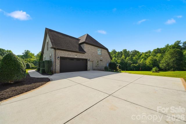 8040 Young Road, Hickory, NC 28602