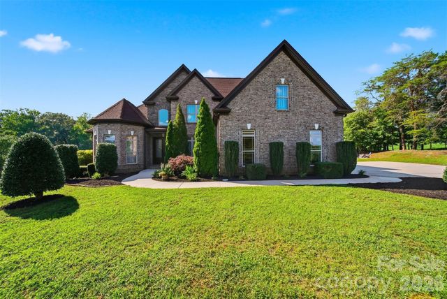 8040 Young Road, Hickory, NC 28602
