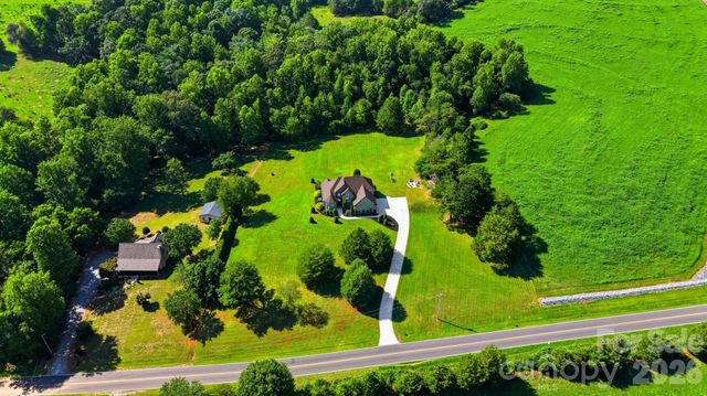 8040 Young Road, Hickory, NC 28602