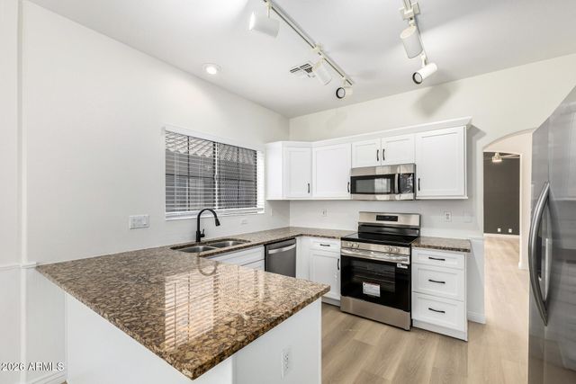 8782 W SHAW BUTTE Drive, Peoria, AZ 85345