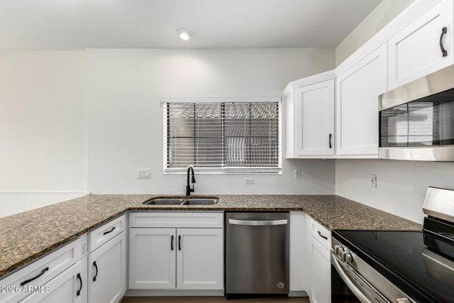 8782 W SHAW BUTTE Drive, Peoria, AZ 85345