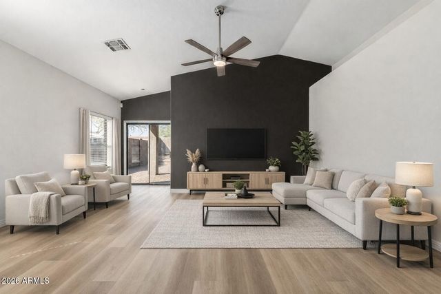 8782 W SHAW BUTTE Drive, Peoria, AZ 85345