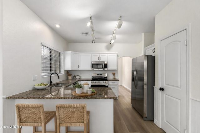 8782 W SHAW BUTTE Drive, Peoria, AZ 85345