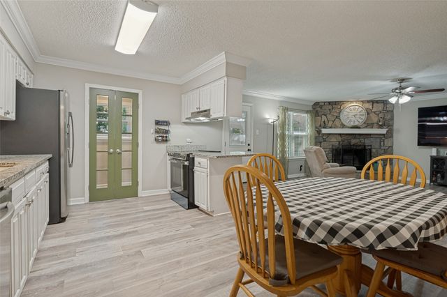 3217 Meadow Wood Lane, Bedford, TX 76021
