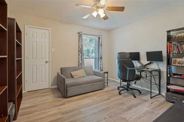 3217 Meadow Wood Lane, Bedford, TX 76021
