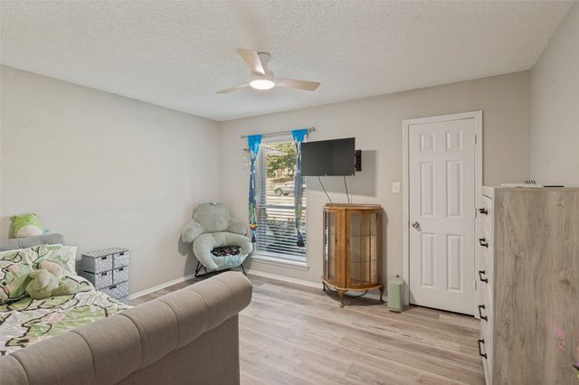3217 Meadow Wood Lane, Bedford, TX 76021