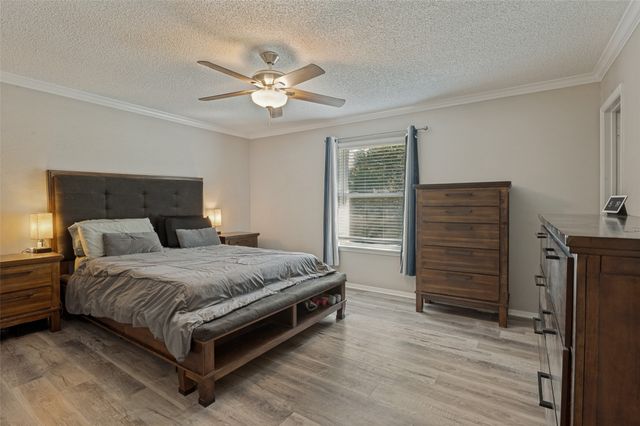 3217 Meadow Wood Lane, Bedford, TX 76021