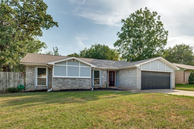 3217 Meadow Wood Lane, Bedford, TX 76021