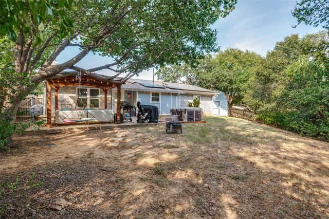 3217 Meadow Wood Lane, Bedford, TX 76021