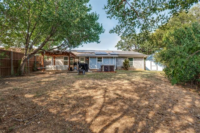 3217 Meadow Wood Lane, Bedford, TX 76021
