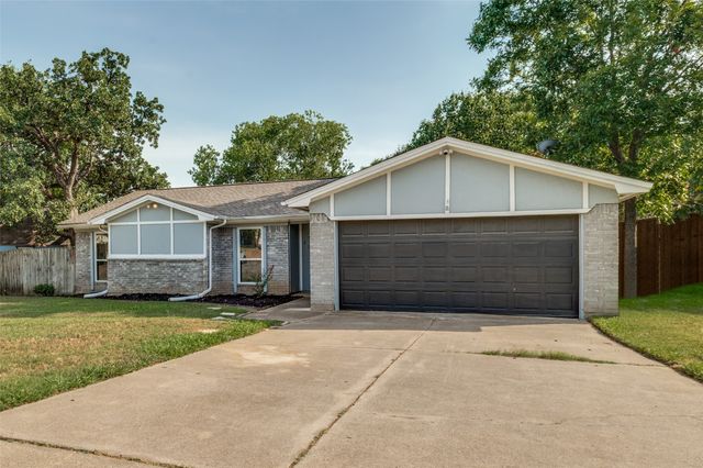 3217 Meadow Wood Lane, Bedford, TX 76021
