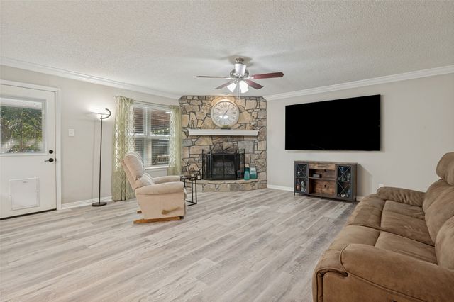 3217 Meadow Wood Lane, Bedford, TX 76021