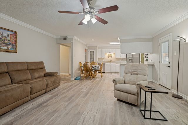 3217 Meadow Wood Lane, Bedford, TX 76021