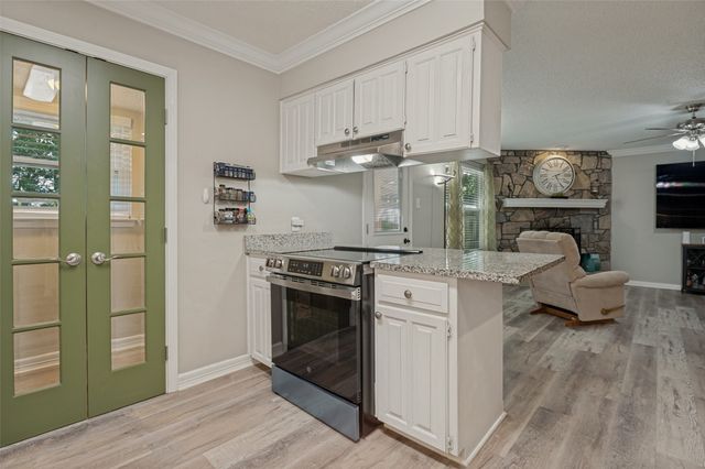 3217 Meadow Wood Lane, Bedford, TX 76021