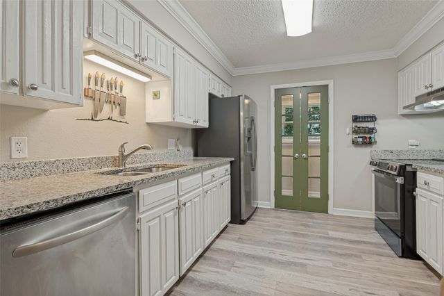 3217 Meadow Wood Lane, Bedford, TX 76021