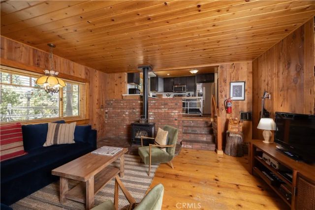 40153 Lakeview Drive, Big Bear Lake, CA 92315