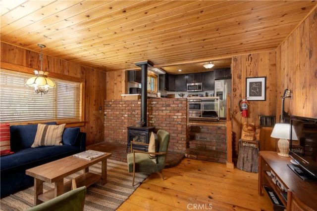 40153 Lakeview Drive, Big Bear Lake, CA 92315