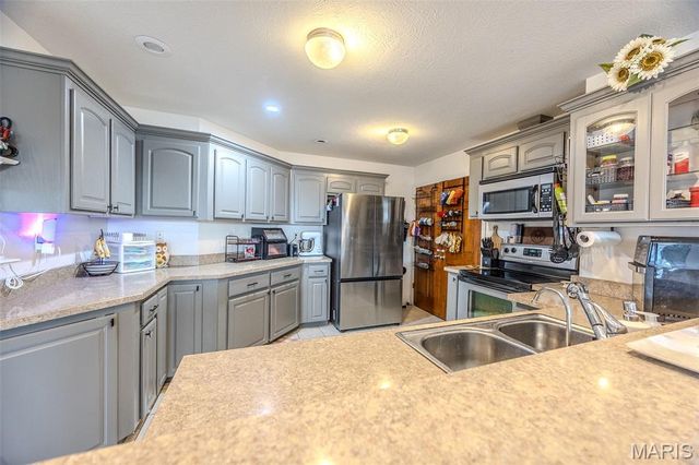 18989 Ladera Road, Waynesville, MO 65583