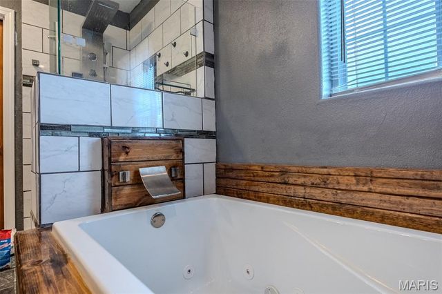 18989 Ladera Road, Waynesville, MO 65583