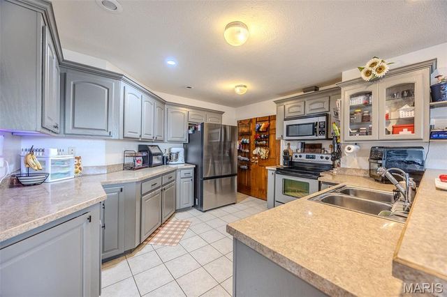 18989 Ladera Road, Waynesville, MO 65583