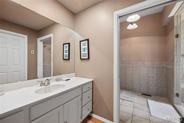 8686 Barby Lane, University City, MO 63124