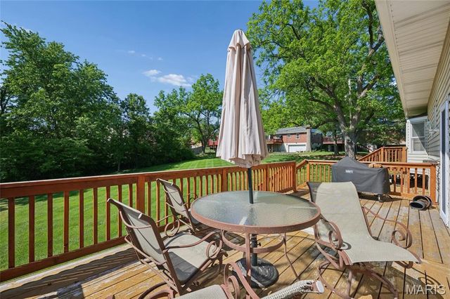 8686 Barby Lane, University City, MO 63124