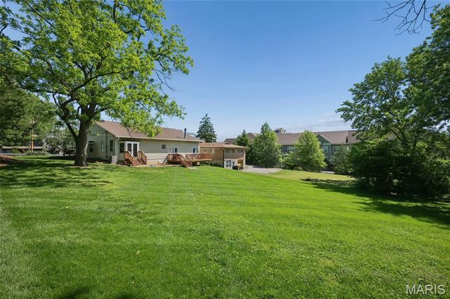 8686 Barby Lane, University City, MO 63124