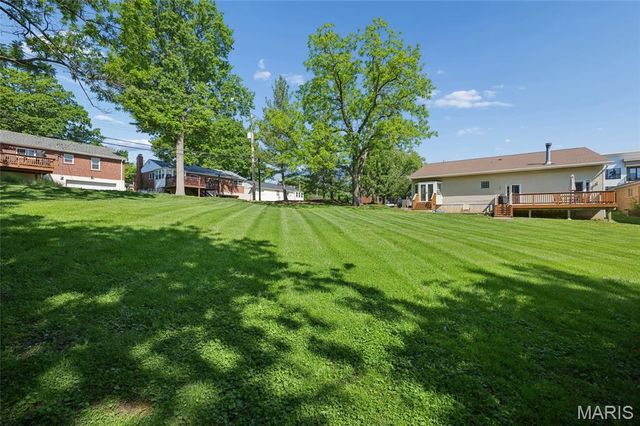 8686 Barby Lane, University City, MO 63124