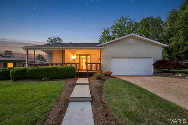 8686 Barby Lane, University City, MO 63124