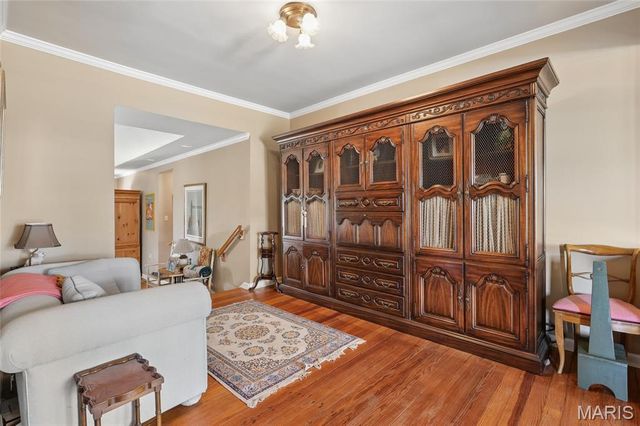 8686 Barby Lane, University City, MO 63124