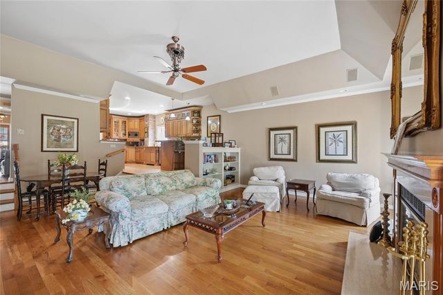 8686 Barby Lane, University City, MO 63124