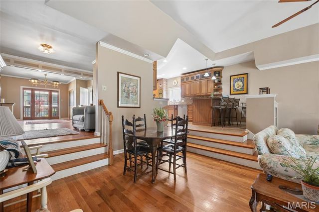 8686 Barby Lane, University City, MO 63124