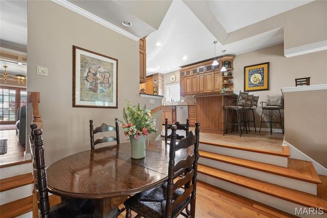 8686 Barby Lane, University City, MO 63124
