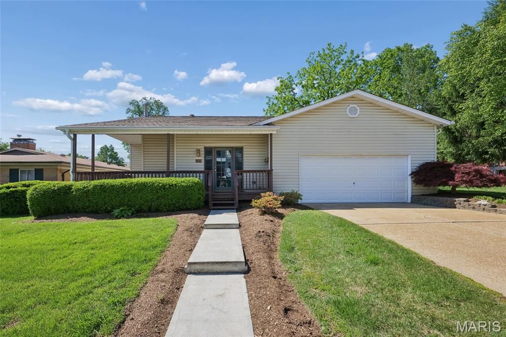 8686 Barby Lane, University City, MO 63124
