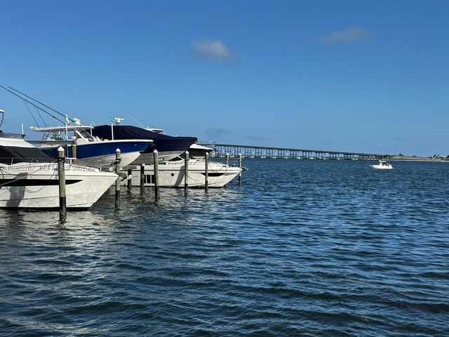 1901 Brickell Ave, Miami, FL 33129