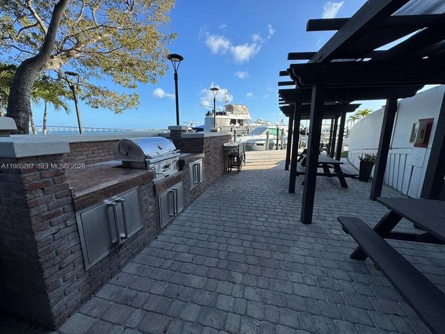 1901 Brickell Ave, Miami, FL 33129