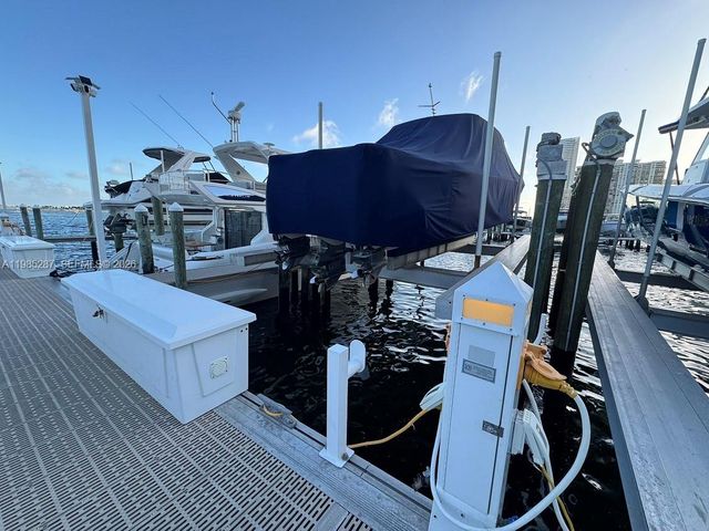 1901 Brickell Ave, Miami, FL 33129