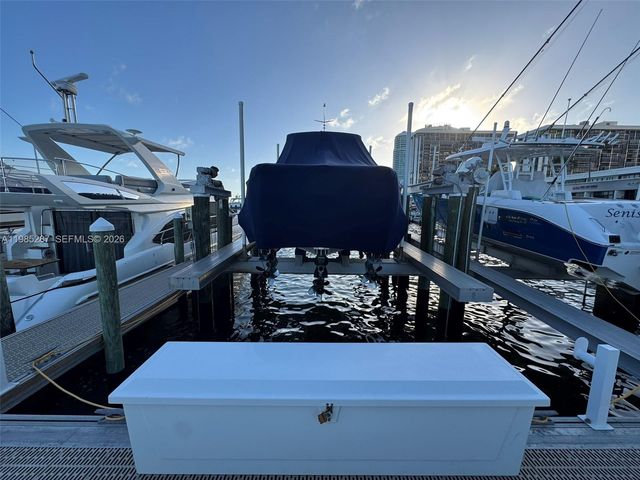 1901 Brickell Ave, Miami, FL 33129