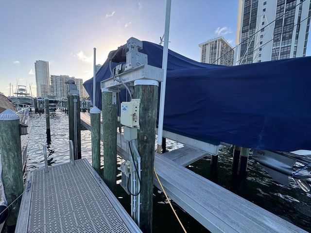 1901 Brickell Ave, Miami, FL 33129