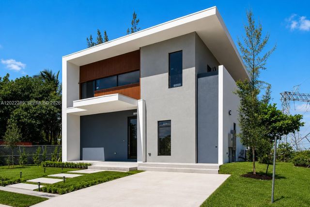201 NW 14 WAY, Dania Beach, FL 33004