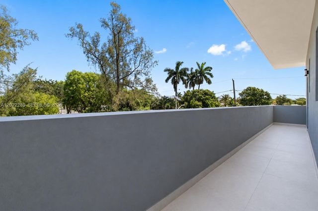201 NW 14 WAY, Dania Beach, FL 33004