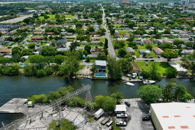 201 NW 14 WAY, Dania Beach, FL 33004
