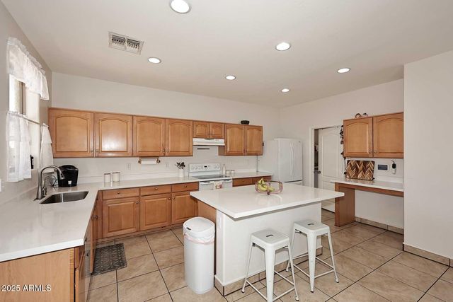 3327 W LEODRA Lane, Phoenix, AZ 85041