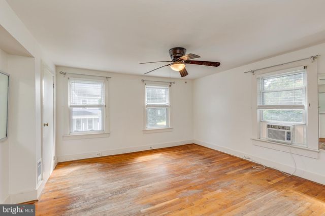 26 CHESTNUT ST, Lumberton, NJ 08048