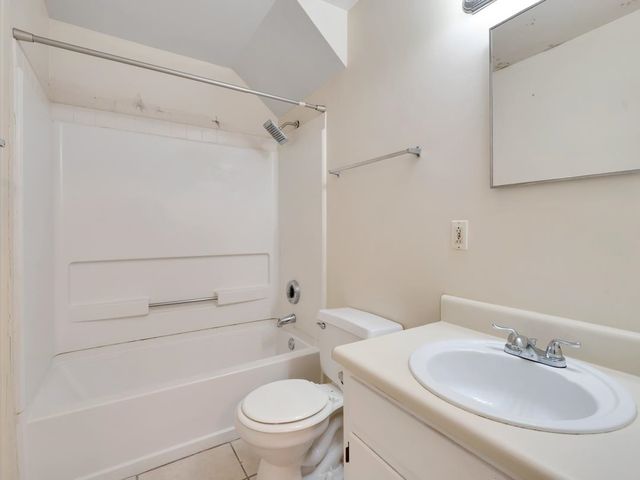 2221 S Timberwood Circle, Tallahassee, FL 32304