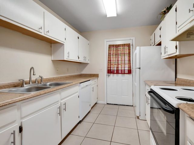 2221 S Timberwood Circle, Tallahassee, FL 32304