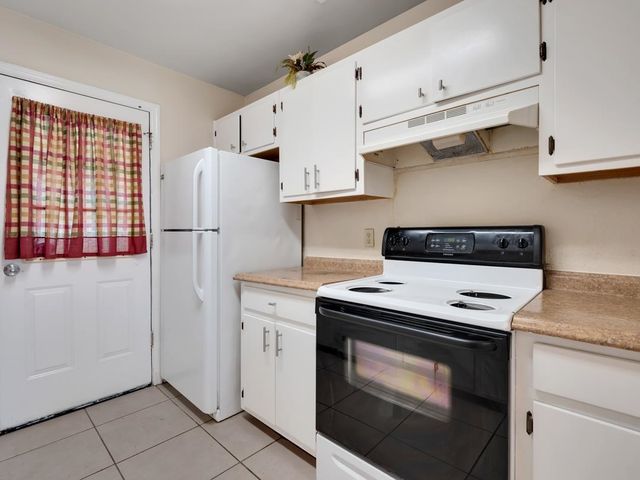 2221 S Timberwood Circle, Tallahassee, FL 32304