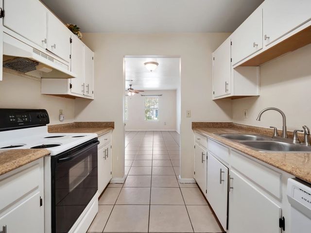 2221 S Timberwood Circle, Tallahassee, FL 32304