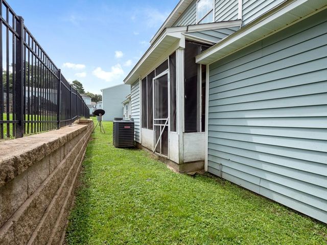 2221 S Timberwood Circle, Tallahassee, FL 32304