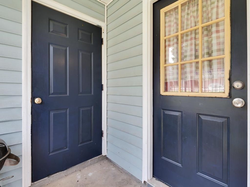 2221 S Timberwood Circle, Tallahassee, FL 32304